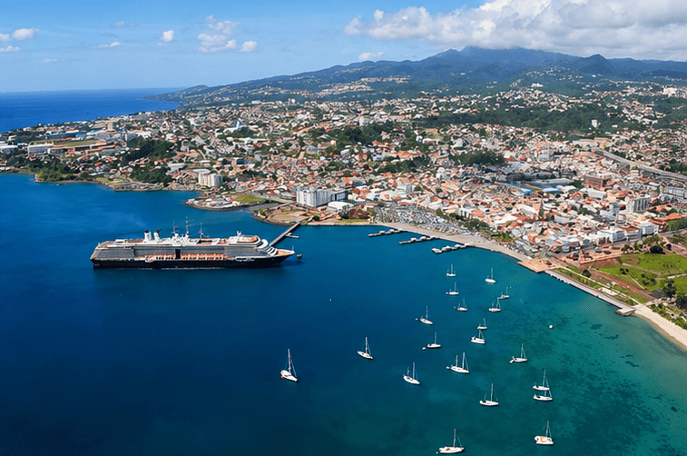 Vue sur un port antillais
